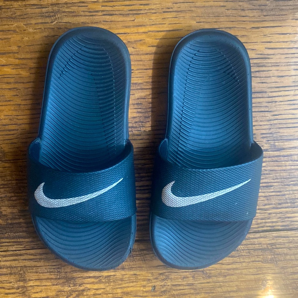 Black Nike slides, size 10.5 little kids